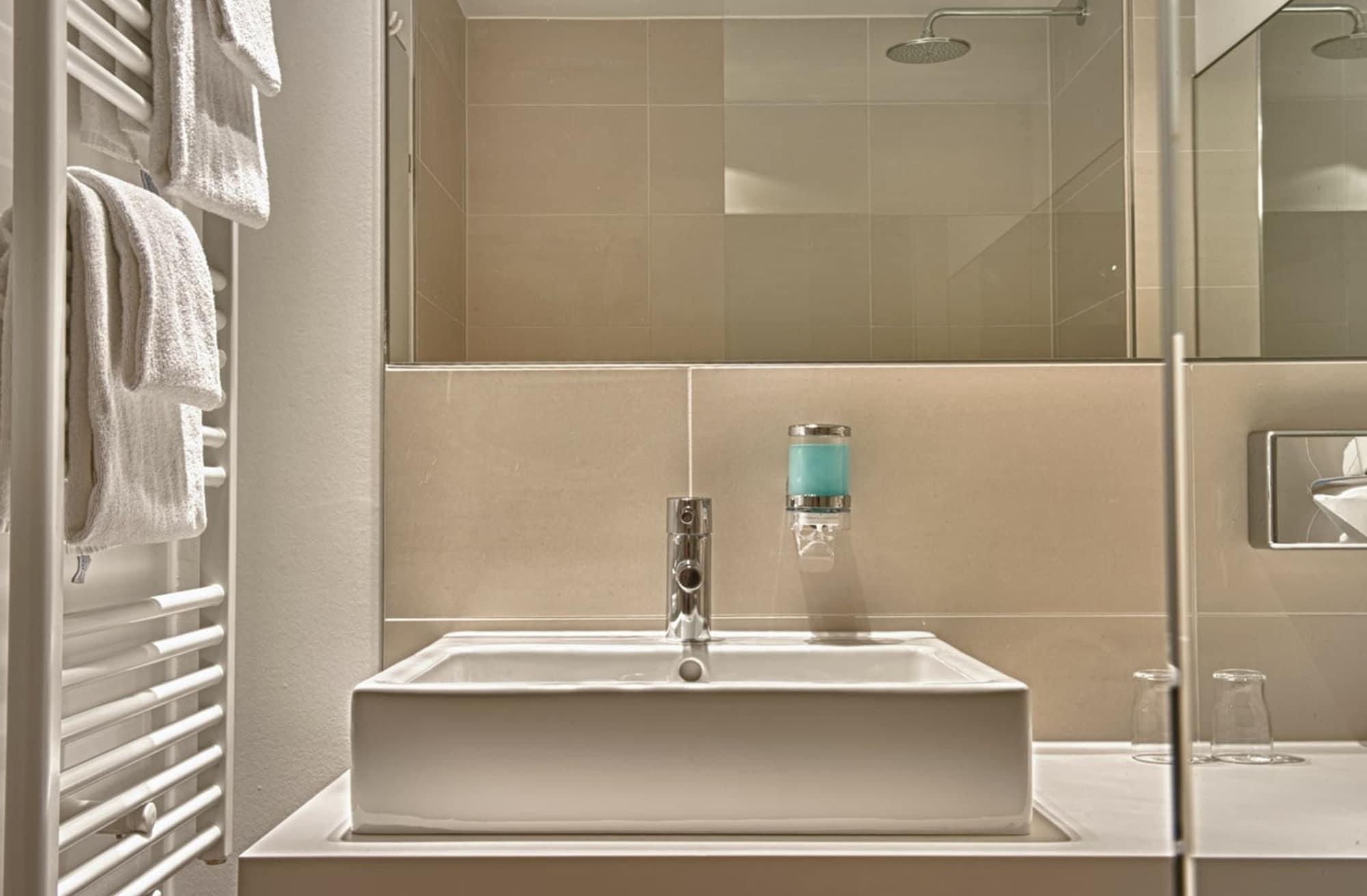Hotel Conti Duisburg - Partner Of Sorat Hotels Rum bild